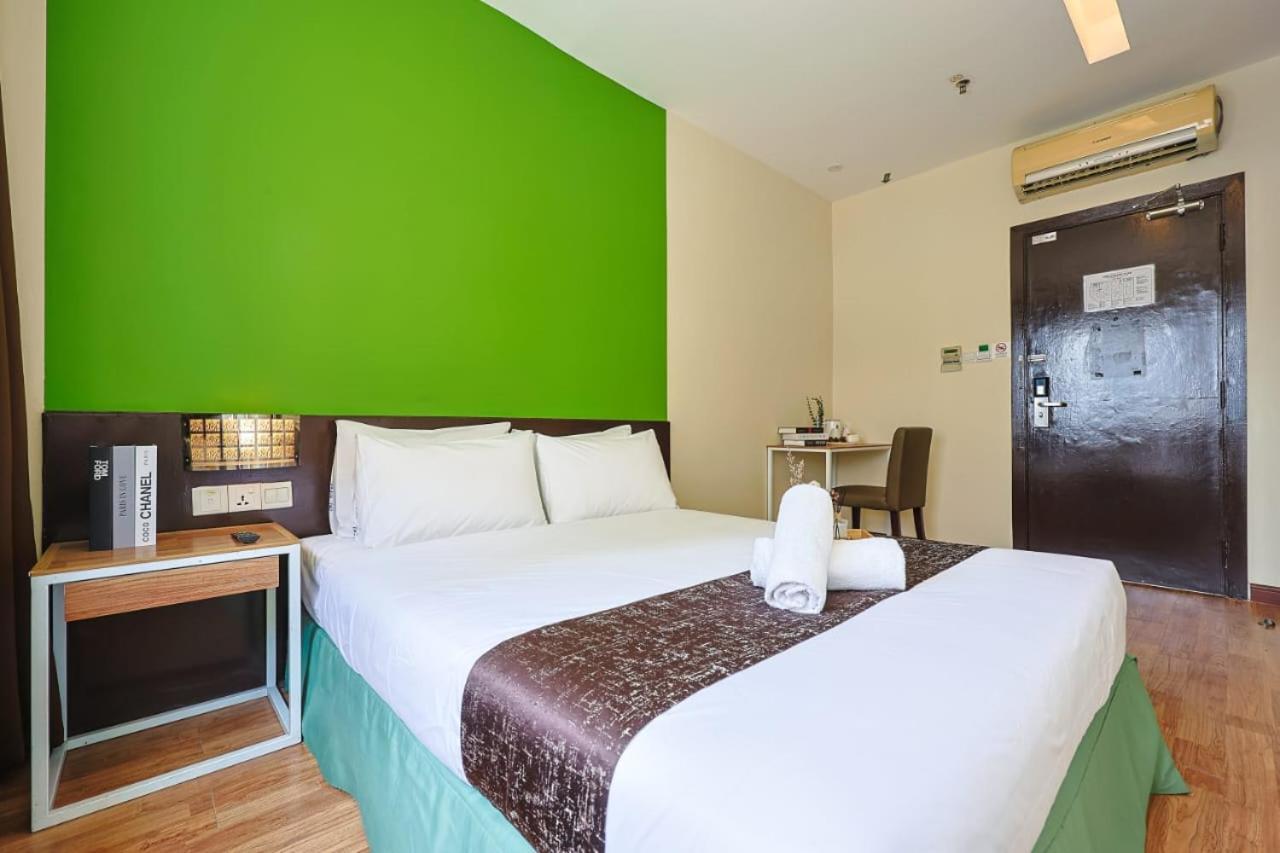 Deluxe Queen Room